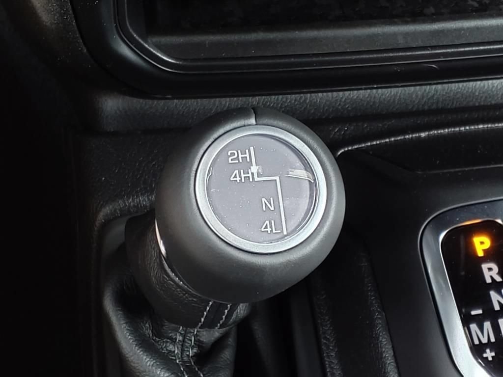 New 2024 Jeep Wrangler Unlimited Sahara w/ Technology Group AWD/4WD image 10