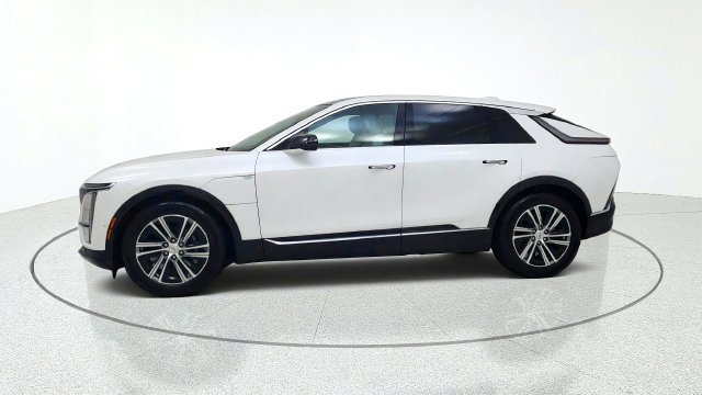 Used 2025 Cadillac Lyriq Luxury w/ LPO, Floor Liner Package RWD image 4