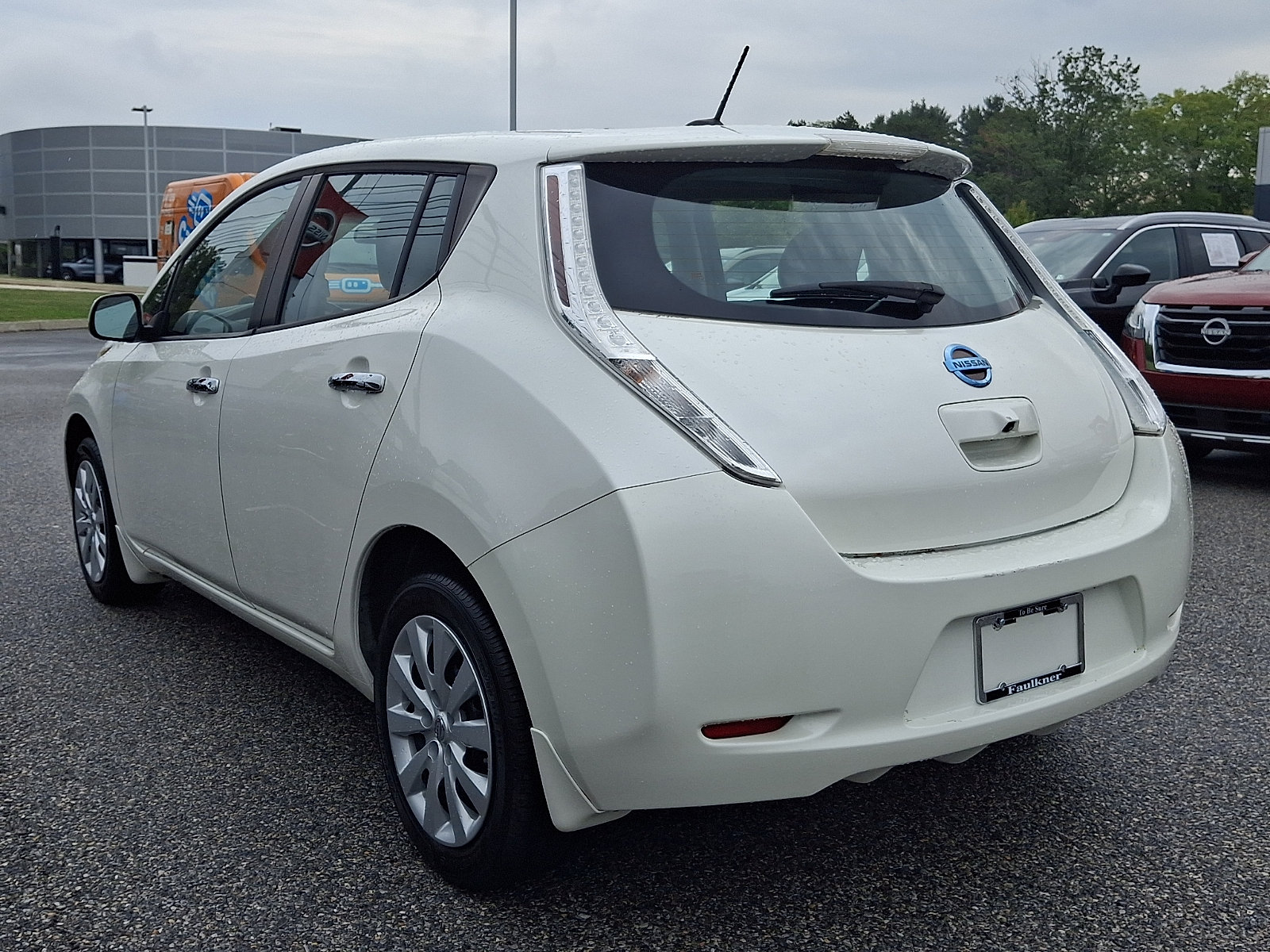 Used 2015 Nissan Leaf S FWD image 4