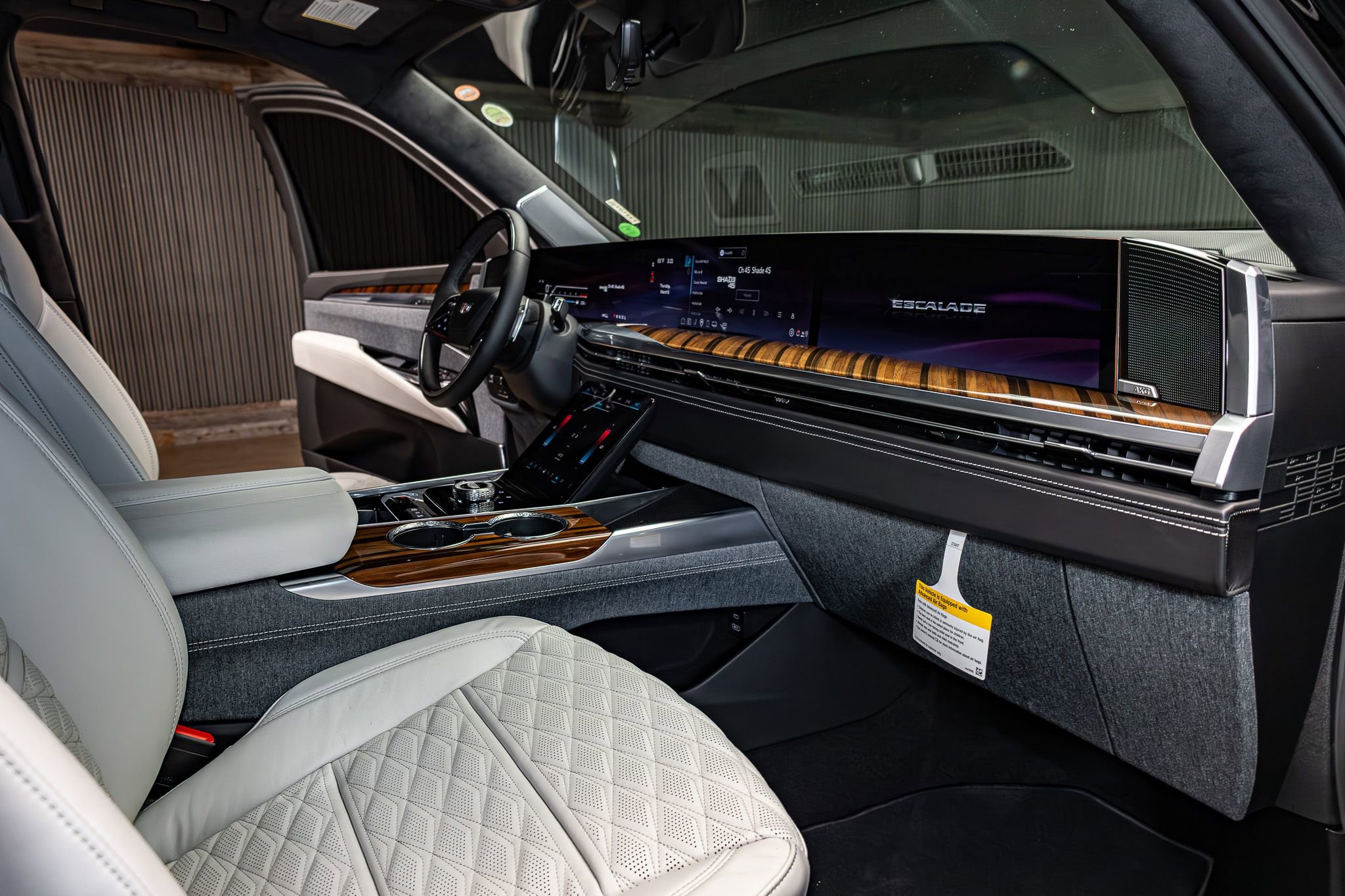 Used 2026 Cadillac Escalade Platinum Sport w/ LPO, ONYX Package image 17