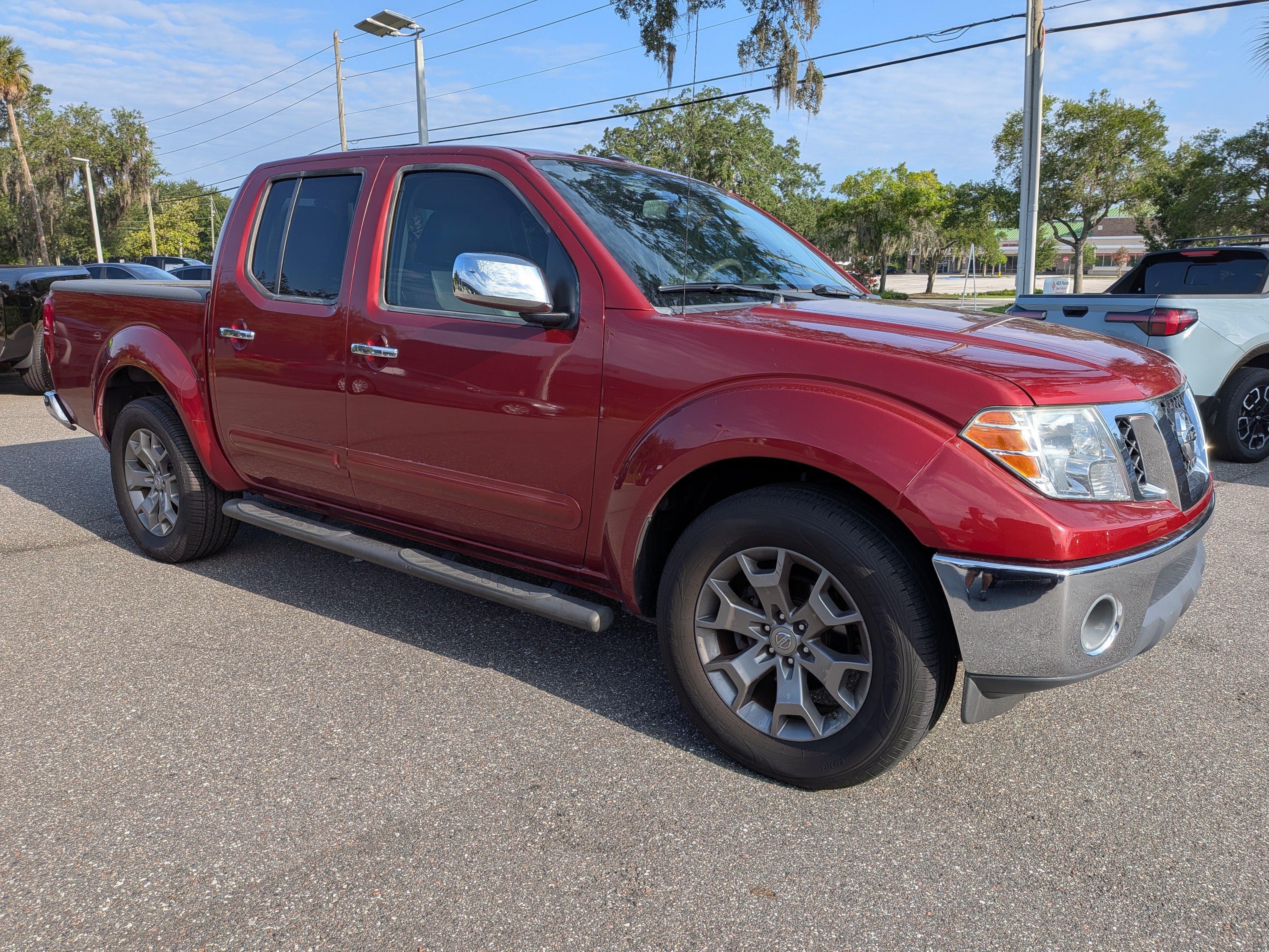 Used 2019 Nissan Frontier SL RWD image 2