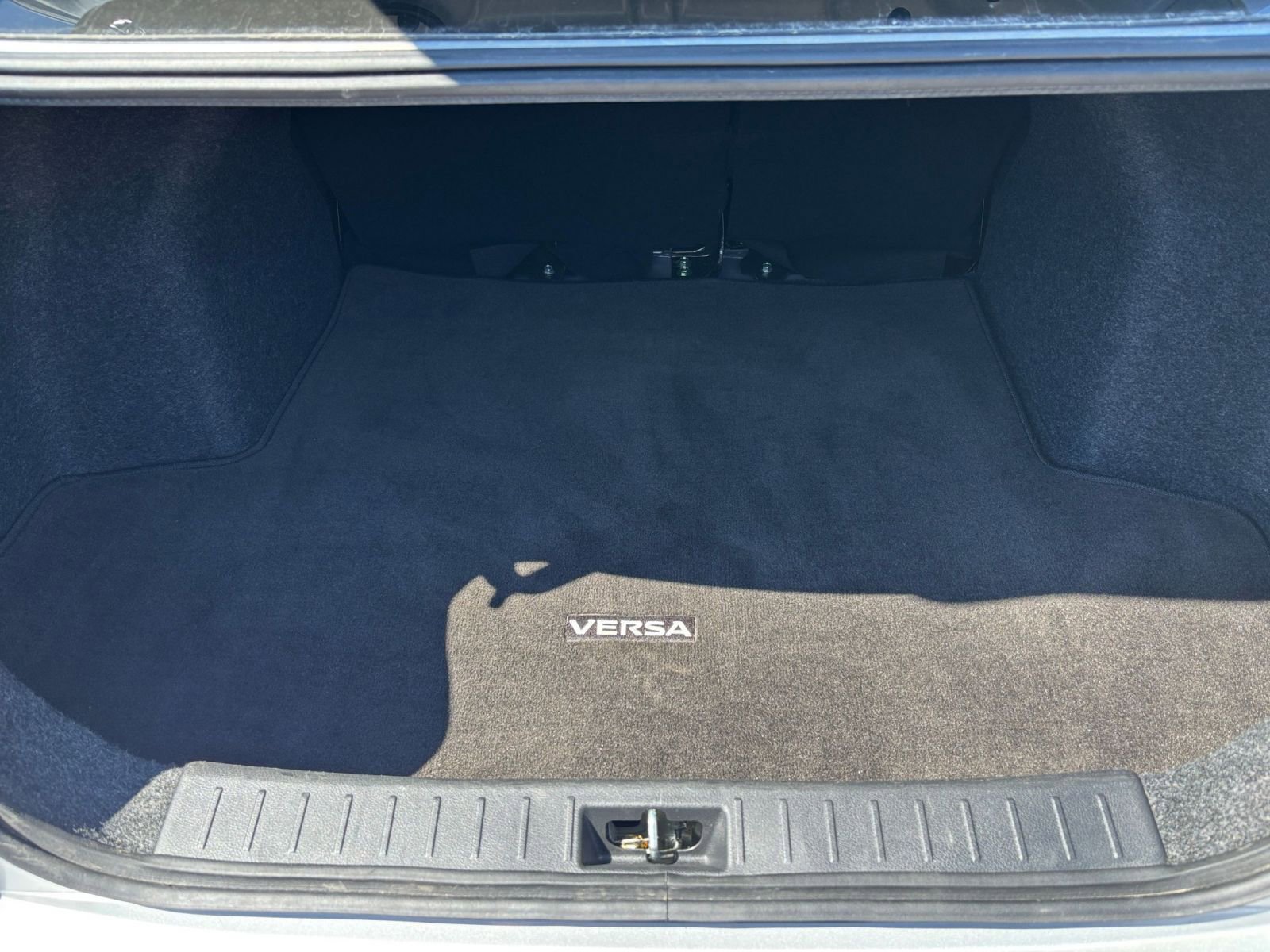 Used 2025 Nissan Versa SV image 29