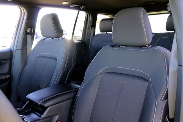 New 2025 Jeep Grand Cherokee Laredo w/ Luxury Tech Group I RWD image 10