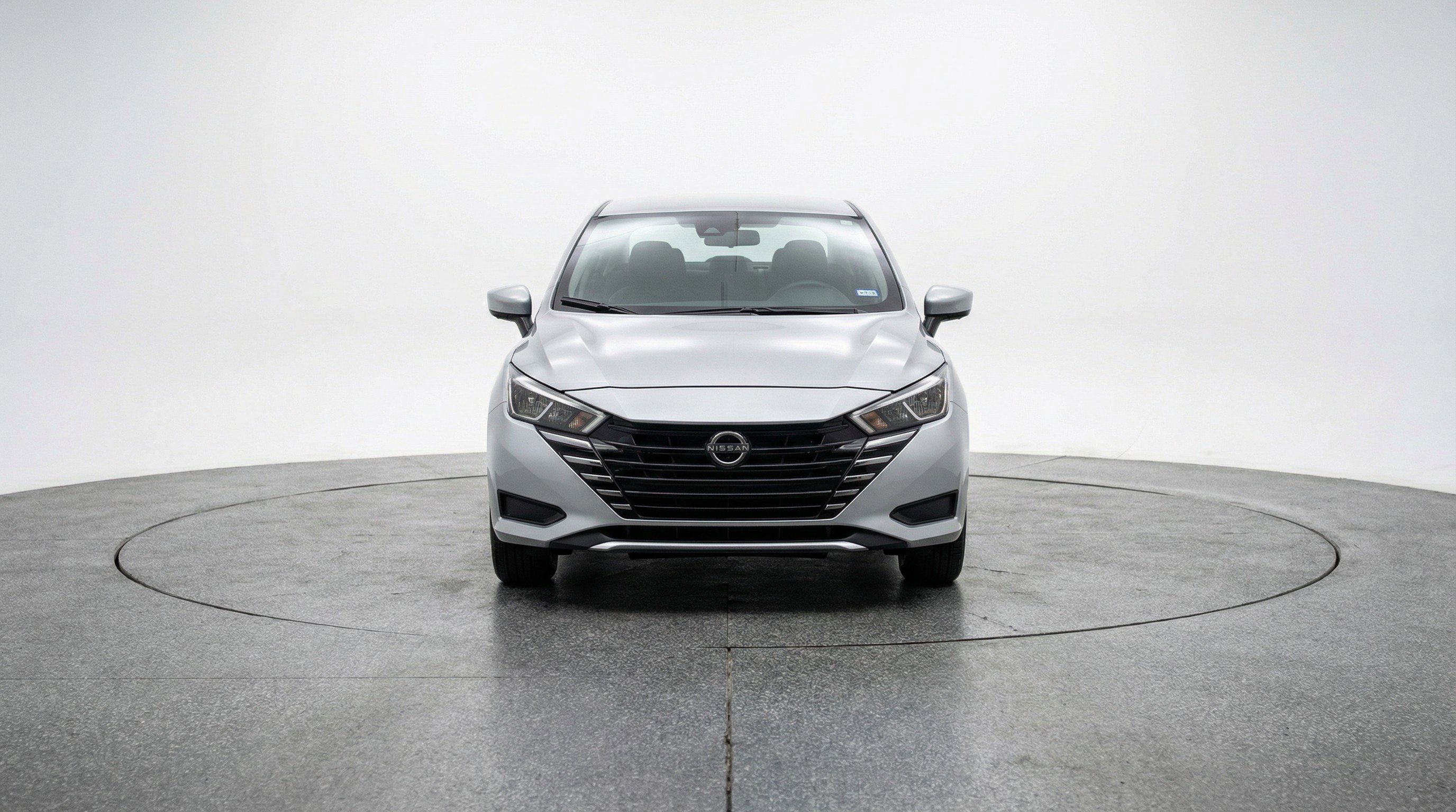 Used 2025 Nissan Versa SV image 2