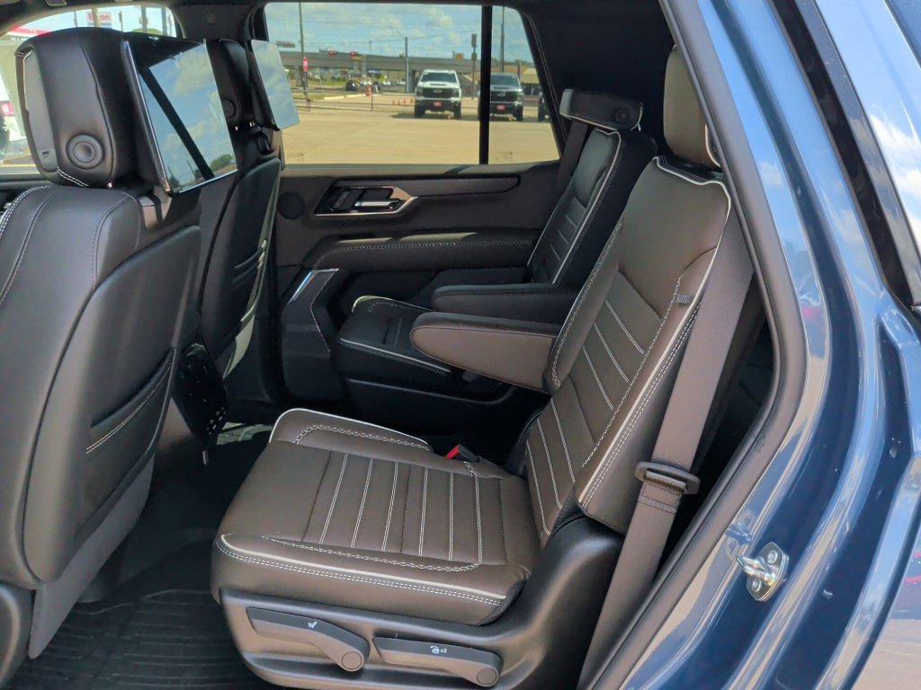 New 2026 GMC Yukon Denali Ultimate AWD/4WD image 33