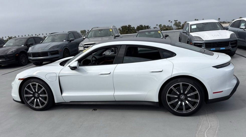 Used 2021 Porsche Taycan image 3