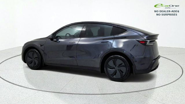 Used 2026 Tesla Model Y AWD image 5
