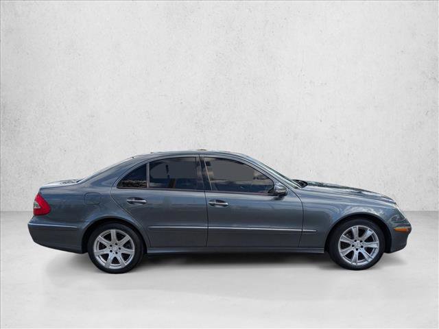 Used 2009 Mercedes-Benz E 350 4MATIC Sedan image 4