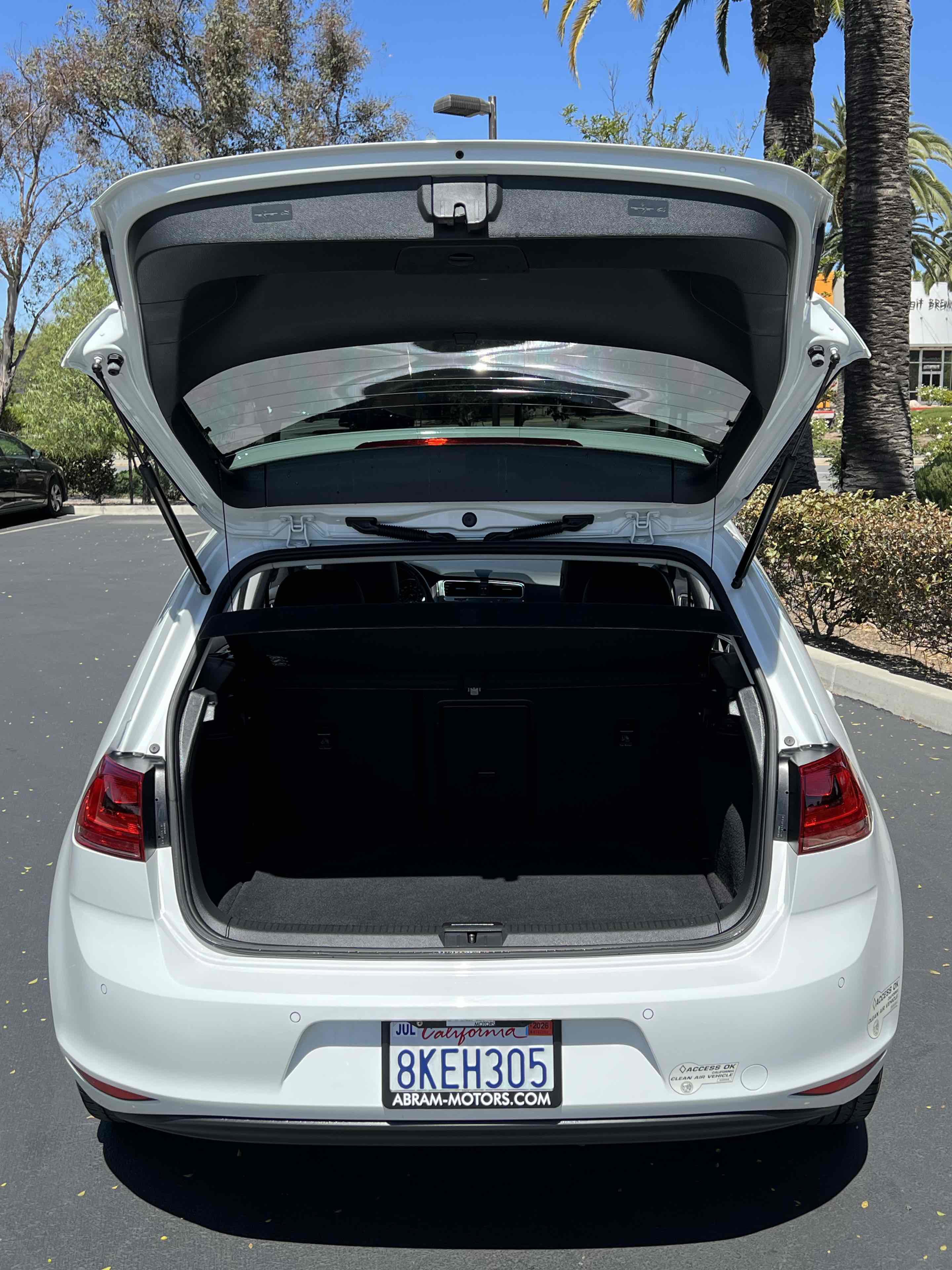 Used 2015 Volkswagen e-Golf SEL Premium FWD image 41