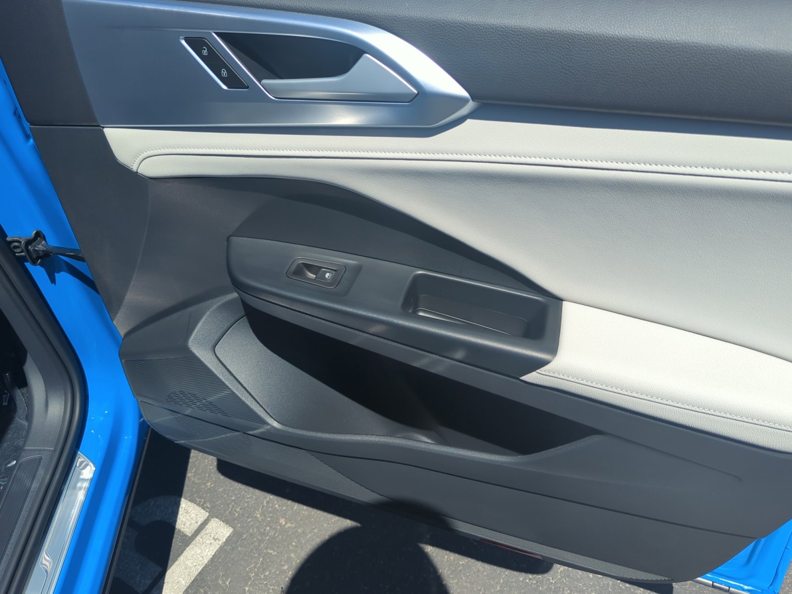 New 2025 Volkswagen Taos SE image 16