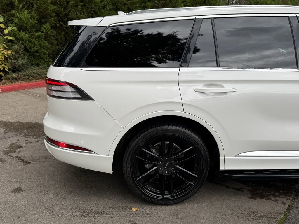 Used 2022 Lincoln Aviator Black Label w/ Dynamic Handling Package image 12