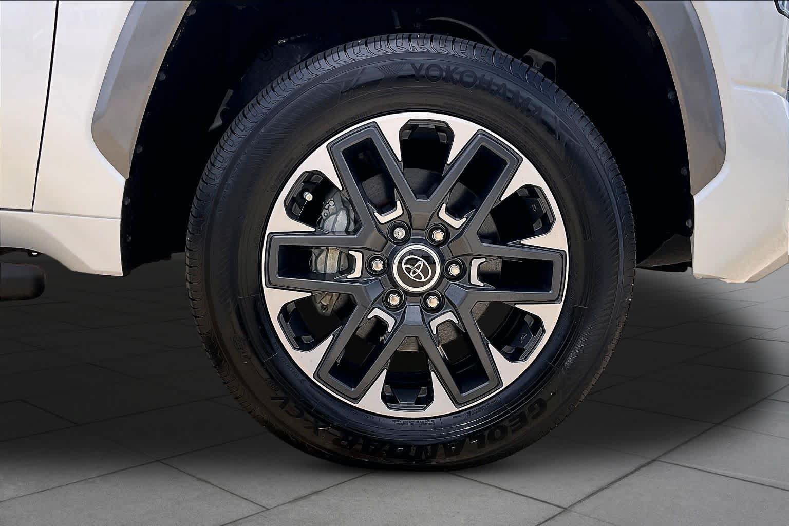 Used 2024 Toyota Tundra Limited AWD/4WD image 11