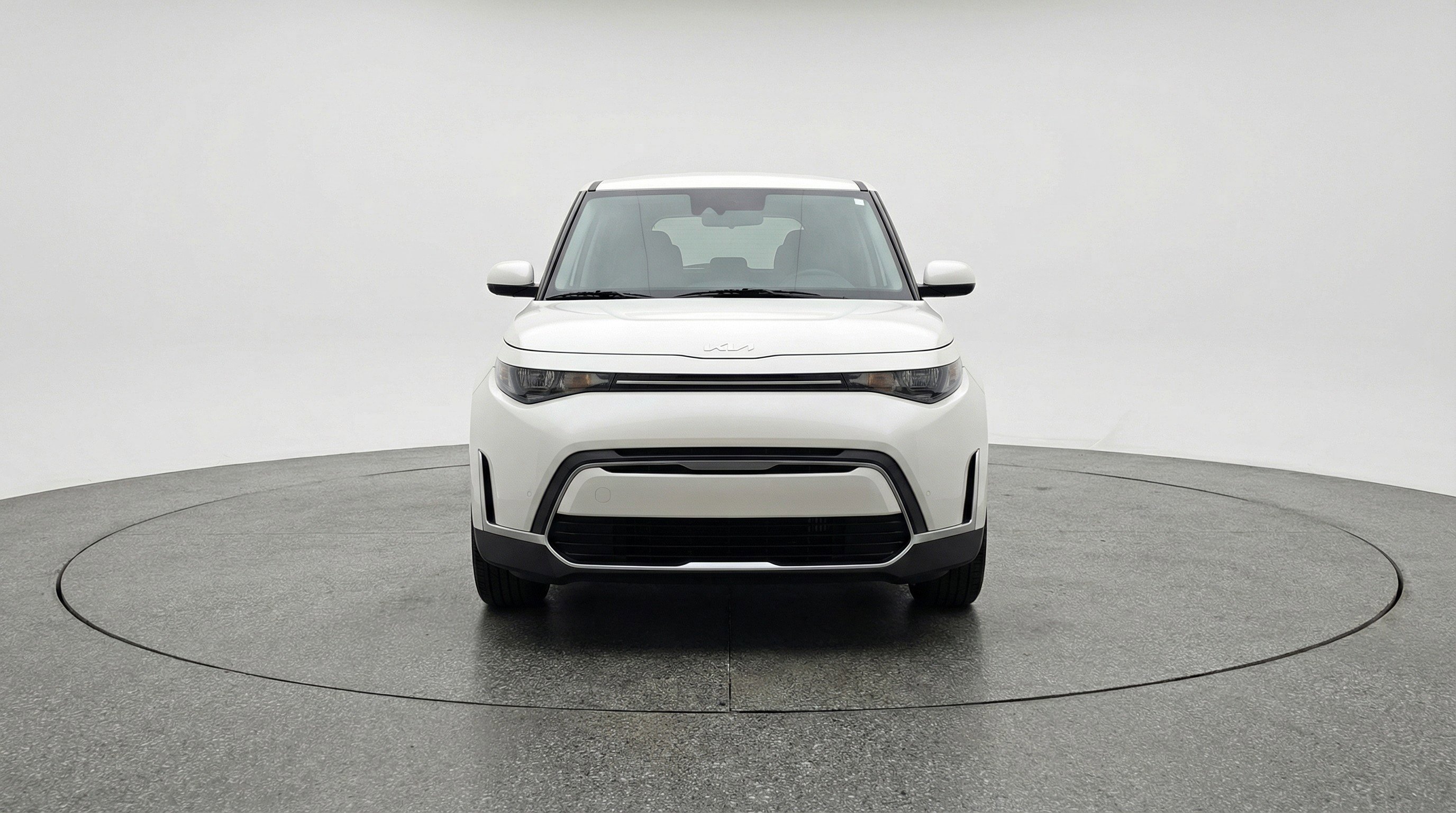 Used 2025 Kia Soul LX w/ LX Technology Package image 2