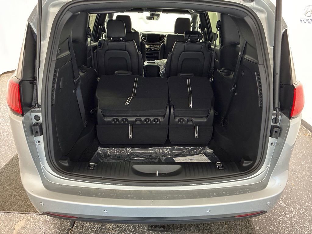 New 2026 Chrysler Voyager LX image 6