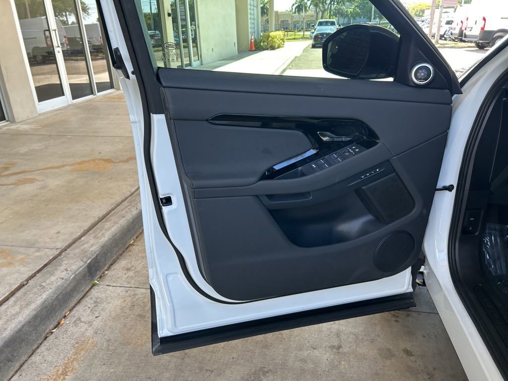 Used 2026 Land Rover Range Rover Evoque S AWD/4WD image 41