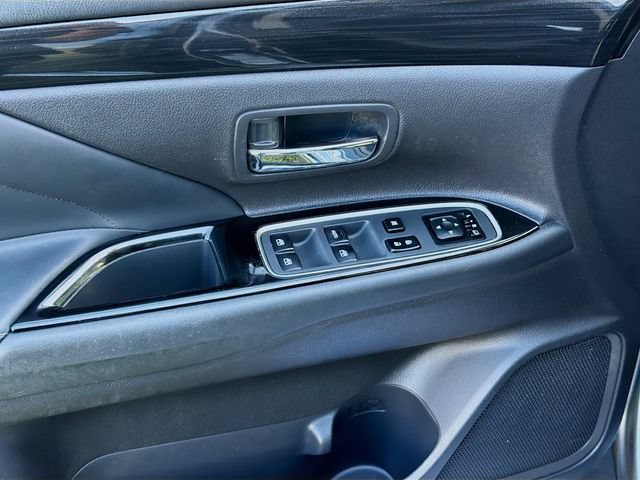 Used 2018 Mitsubishi Outlander SEL AWD/4WD image 19