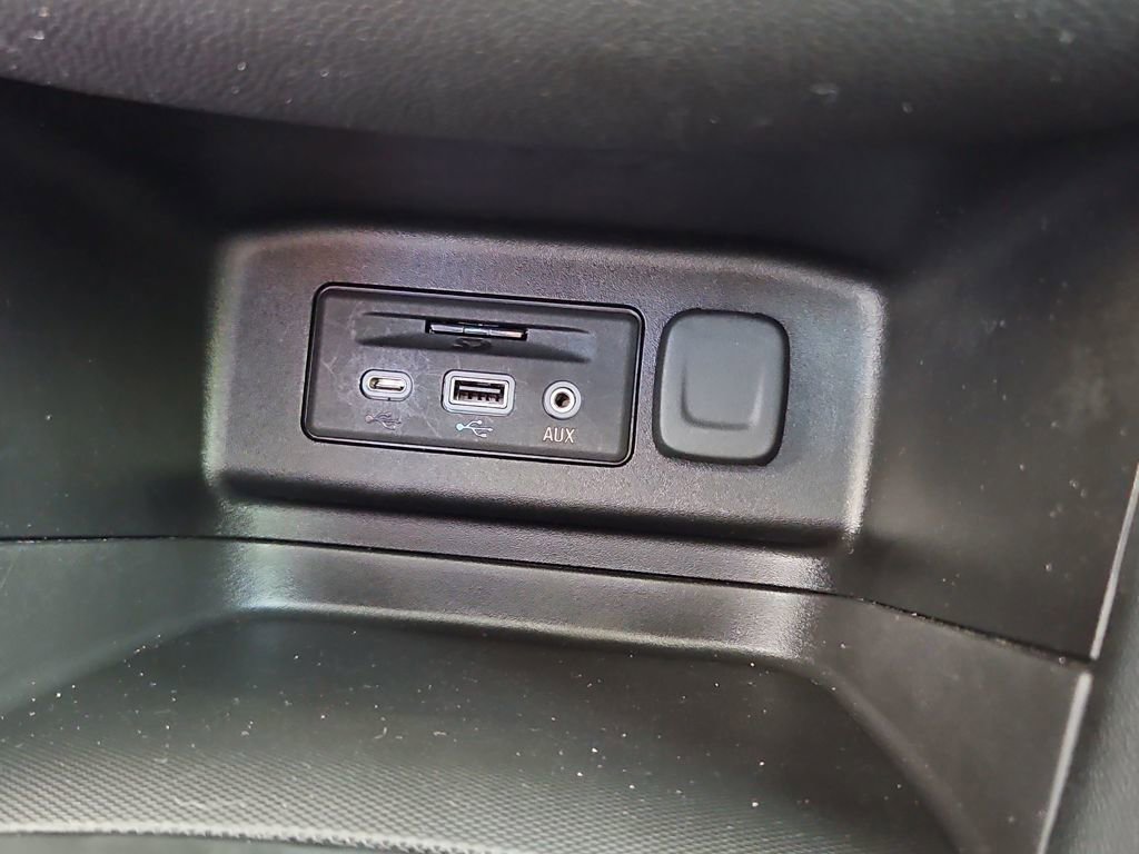 Used 2022 Chevrolet Equinox RS w/ RS Leather Package image 18