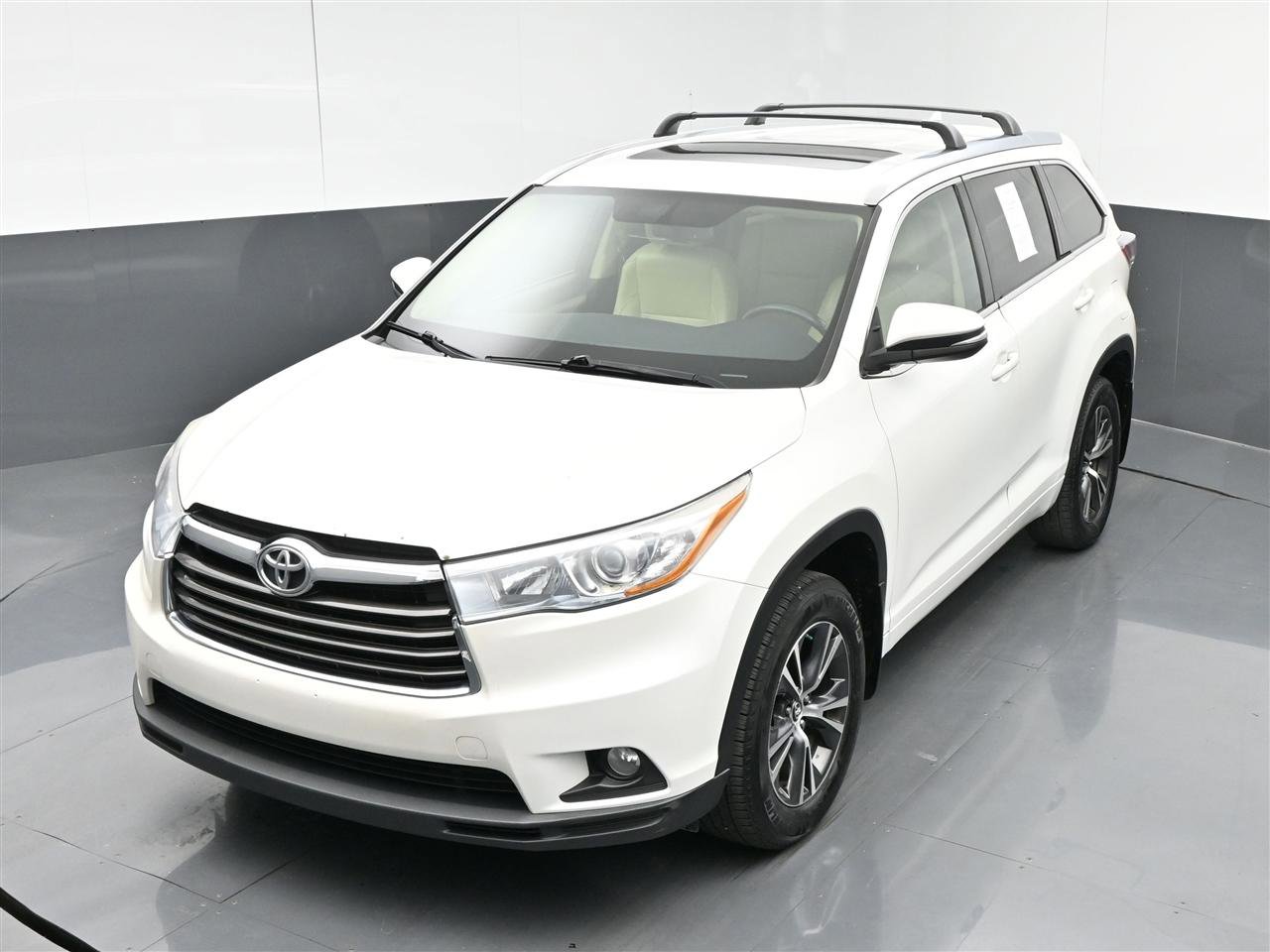 Used 2016 Toyota Highlander XLE AWD/4WD image 21