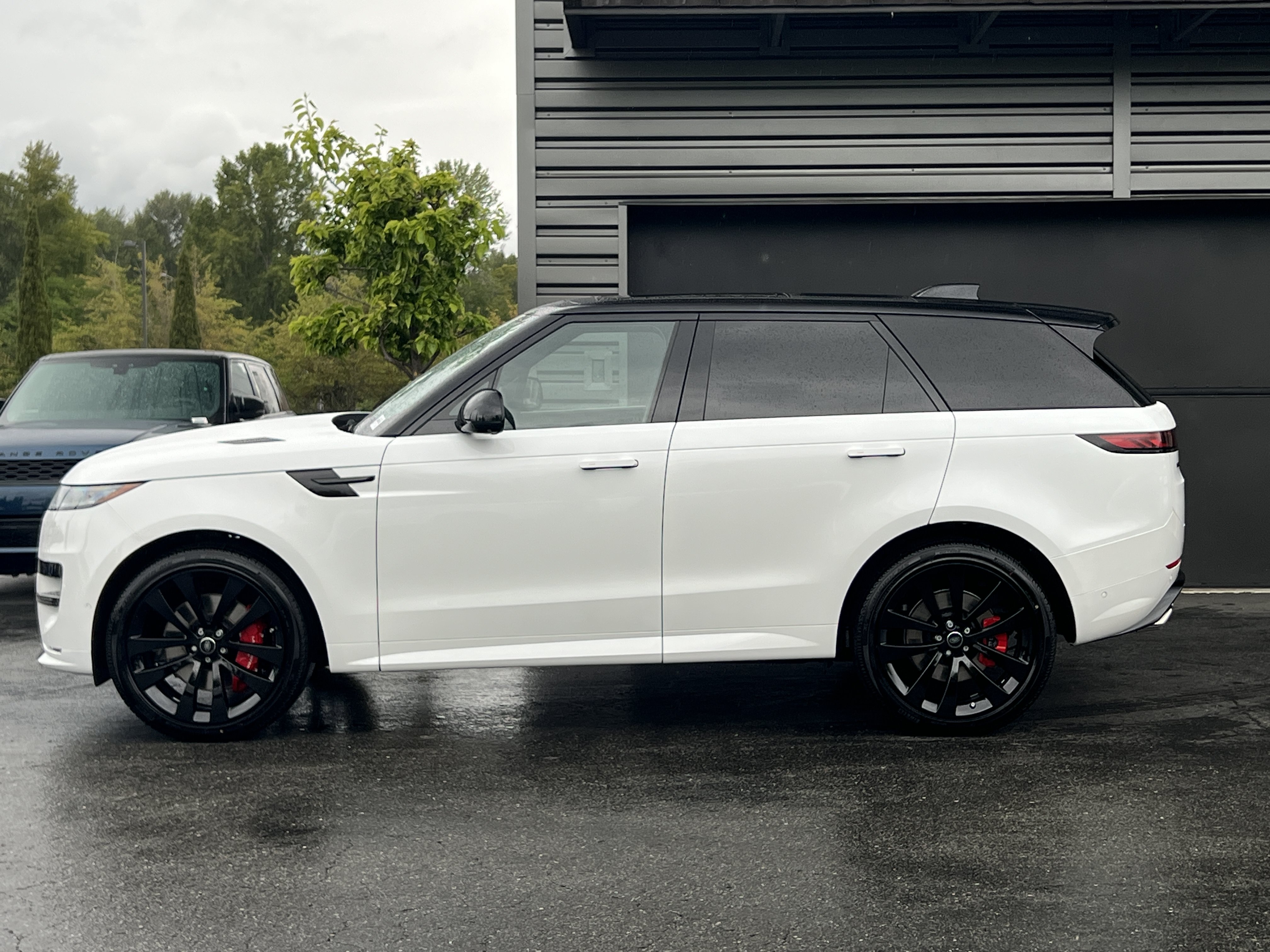 New 2025 Land Rover Range Rover Sport Dynamic SE AWD/4WD image 5