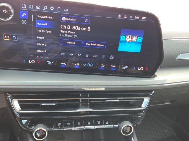 Used 2025 Chevrolet Traverse LT w/ LPO, Floor Liner Package FWD image 30