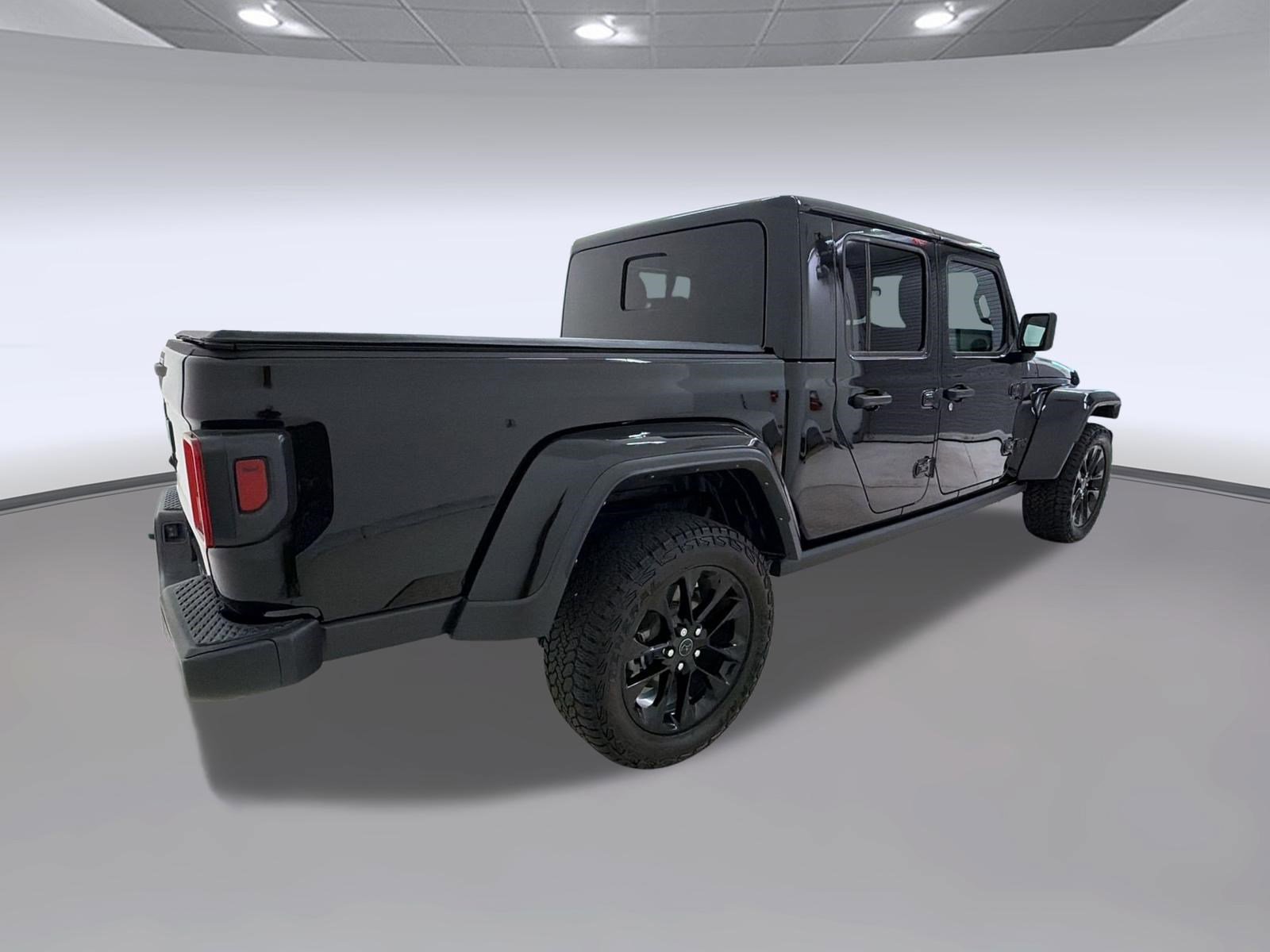 Used 2025 Jeep Gladiator Sport AWD/4WD image 9