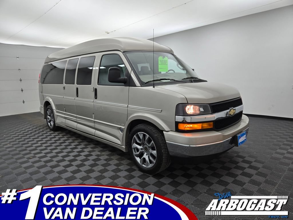 Used 2023 Chevrolet Express 2500 Extended RWD image 1