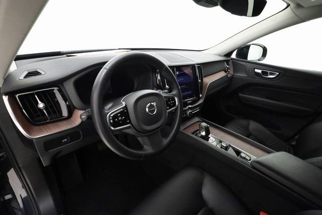 Used 2024 Volvo XC60 B5 Plus image 10