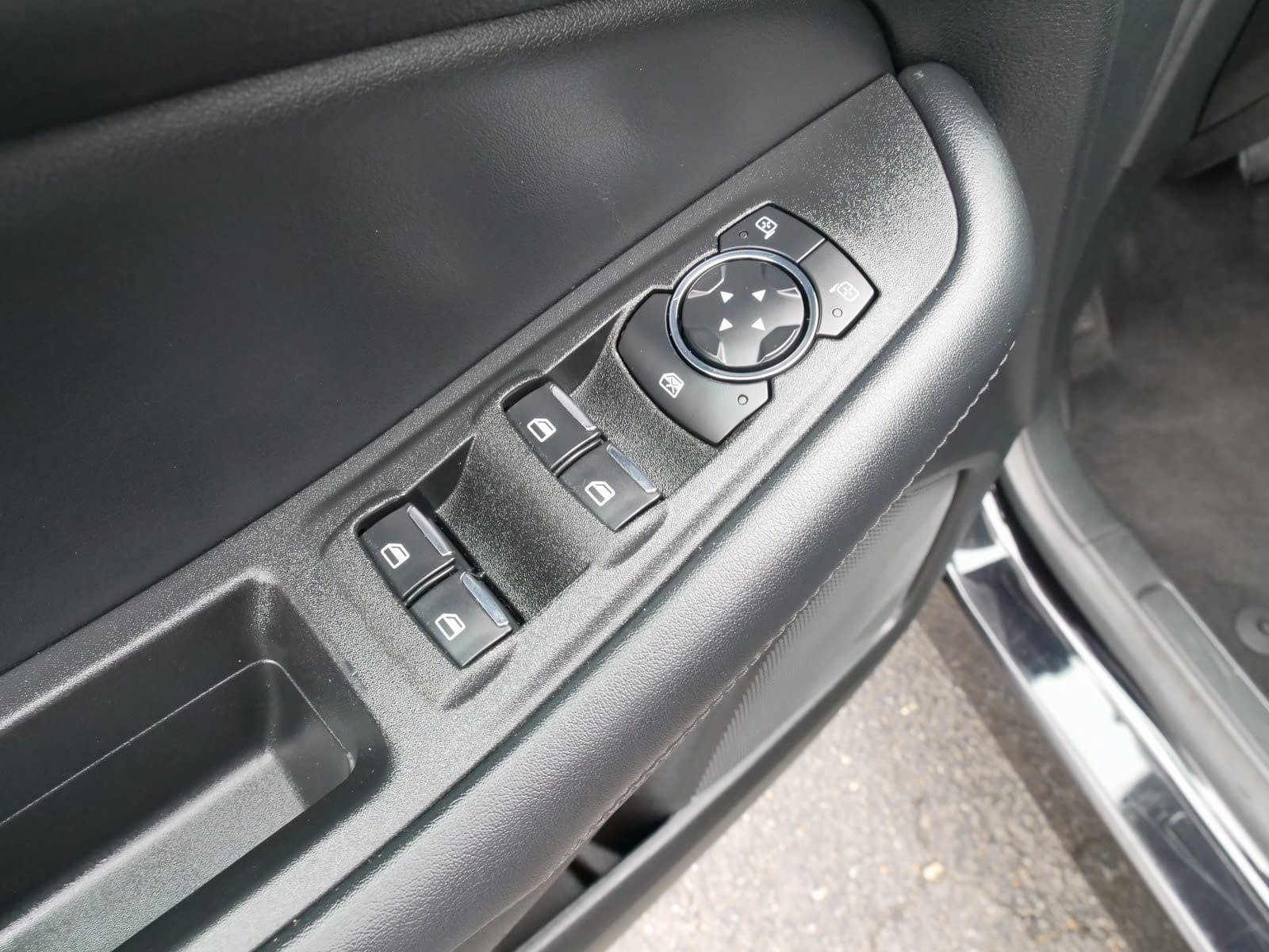 Used 2024 Ford Edge SEL image 18