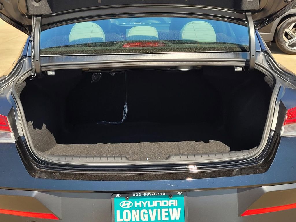 New 2025 Hyundai Elantra Limited FWD image 7
