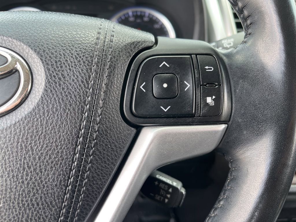 Used 2016 Toyota Highlander XLE image 22