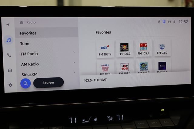 Used 2025 Toyota Camry XLE image 31