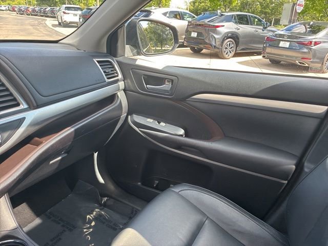 Used 2015 Toyota Highlander XLE AWD/4WD image 32