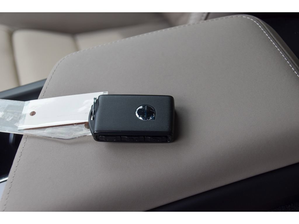 Certified 2026 Volvo XC60 B5 Core w/ Protection Package Premier image 39