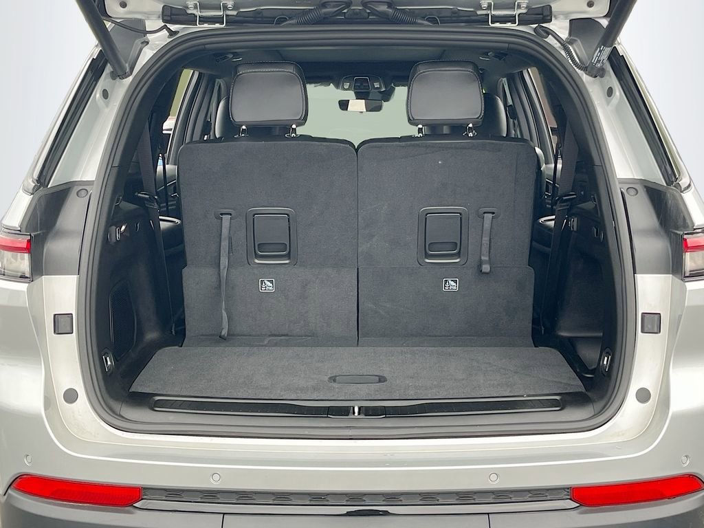 Certified 2025 Jeep Grand Cherokee L Limited w/ Black Appearance Package image 27