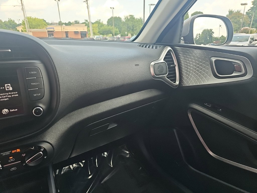 Used 2025 Kia Soul LX FWD image 19