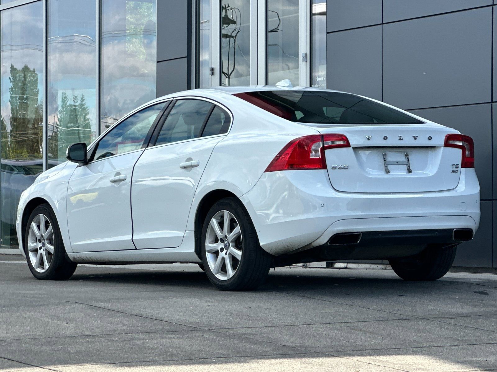 Used 2016 Volvo S60 T5 Premier image 5