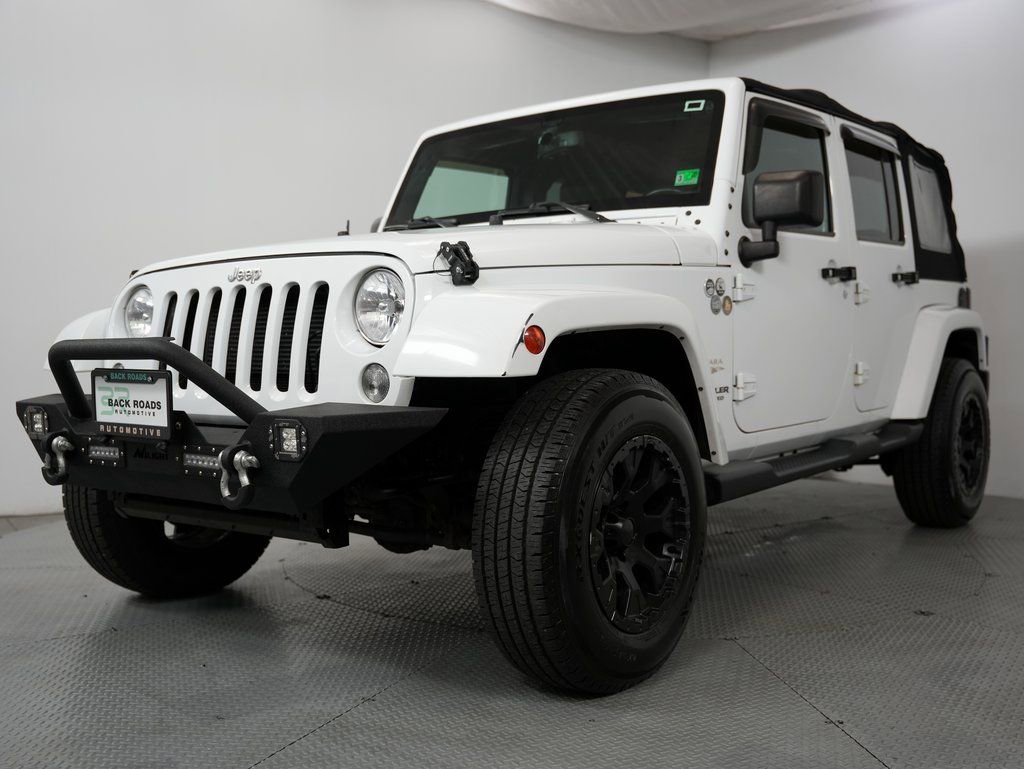 Used 2015 Jeep Wrangler Unlimited Sahara w/ Connectivity Group image 4
