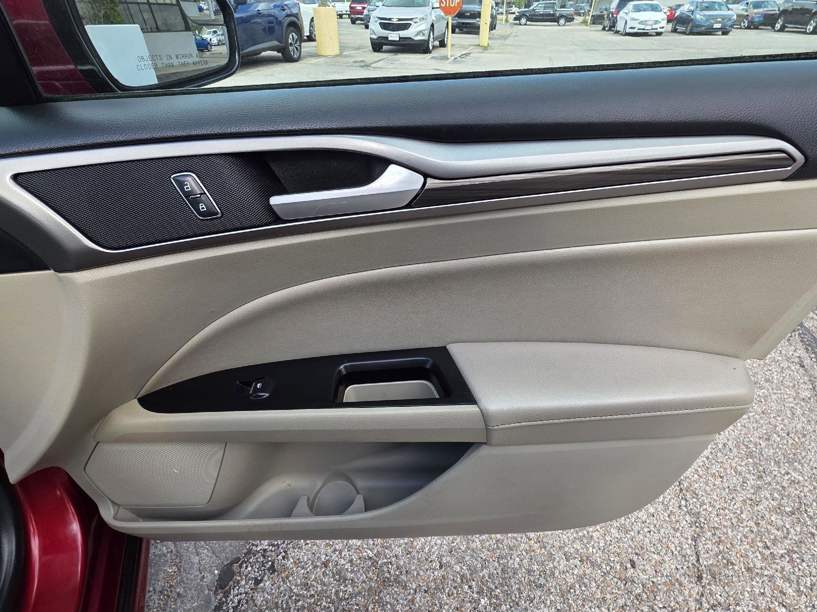 Used 2017 Ford Fusion SE w/ Fusion SE Technology Package image 30