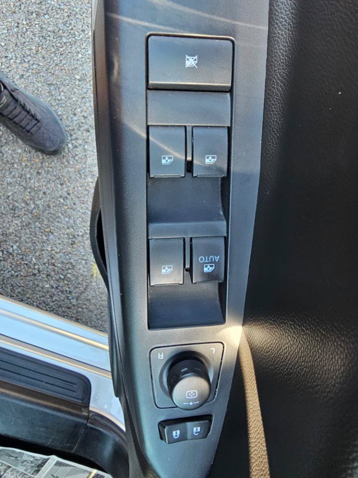 Used 2015 Chevrolet Captiva Sport LT w/ Convenience Package FWD image 28