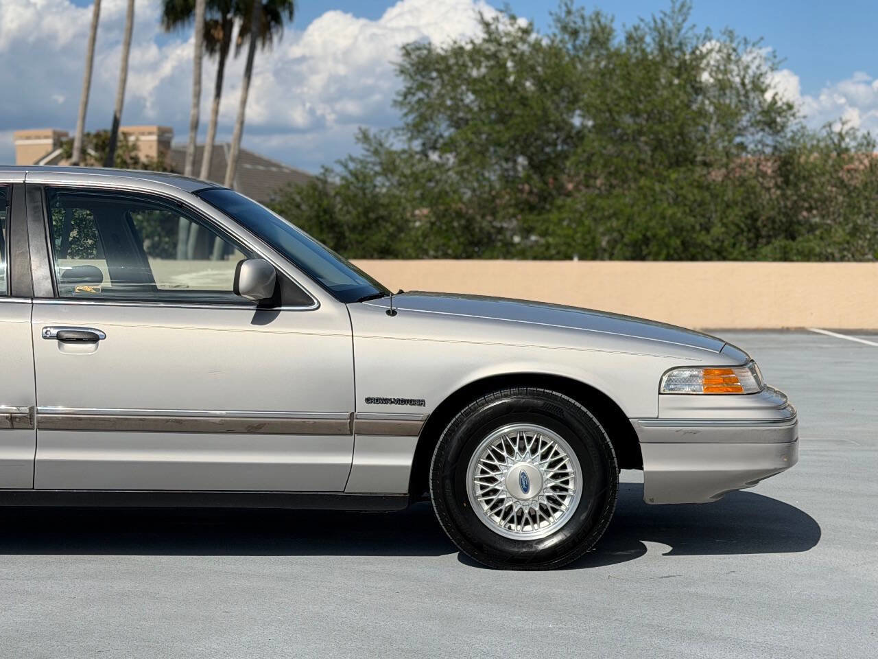 Used 1992 Ford Crown Victoria LX RWD image 19