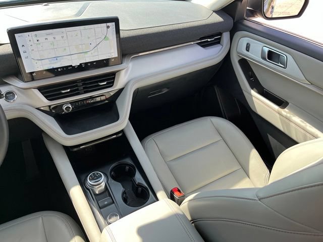 Used 2025 Ford Explorer Active w/ Active Comfort Package RWD image 9