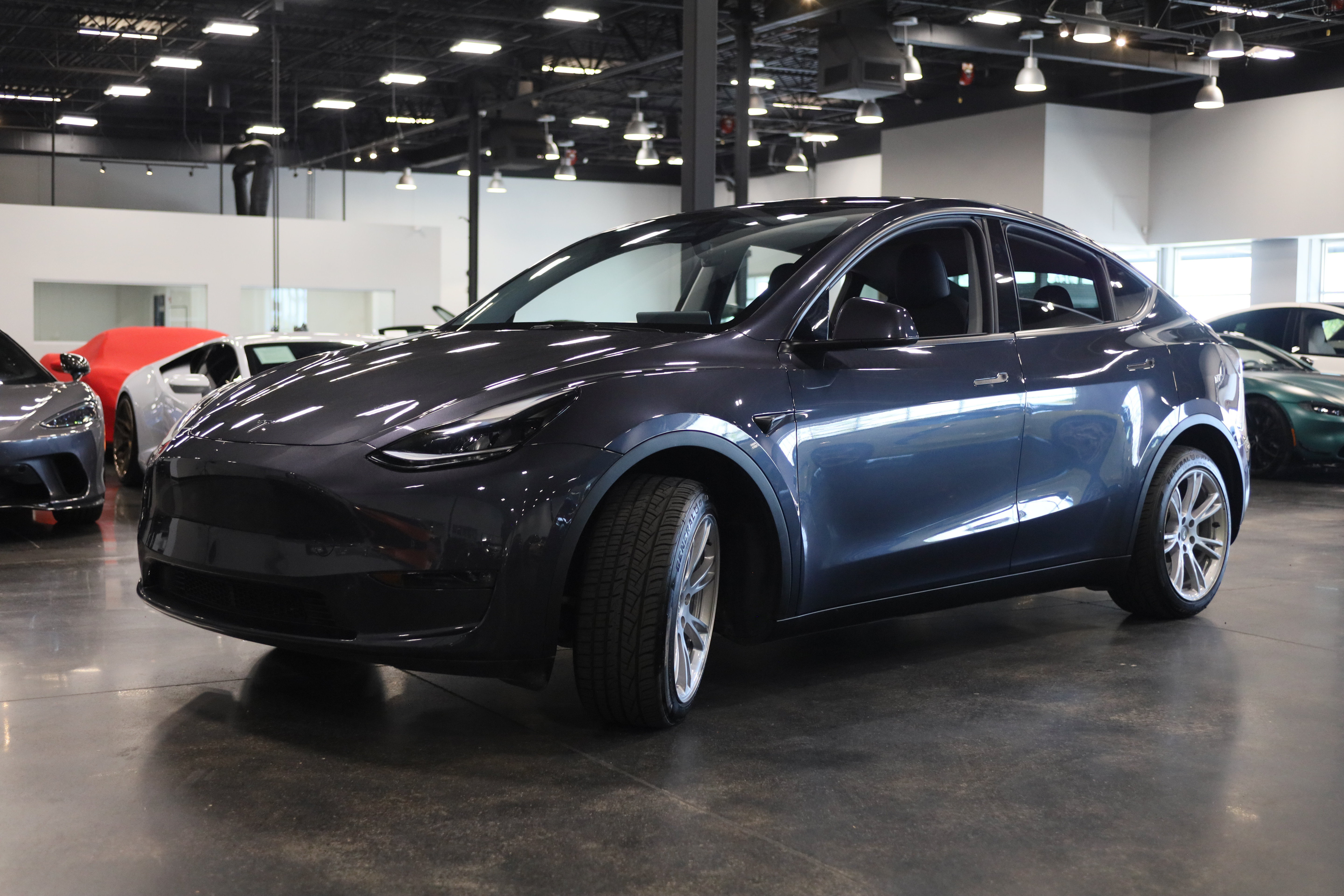 Used 2024 Tesla Model Y Long Range AWD/4WD image 3