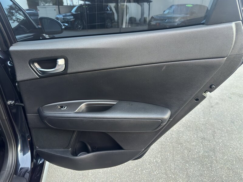Used 2018 Kia Optima Premium w/ Convenience Package FWD image 39