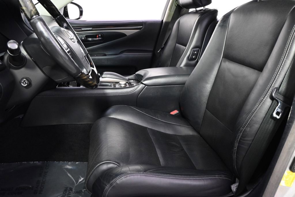 Used 2013 Lexus LS 460 AWD w/ Comfort Pkg image 13