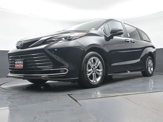 Certified 2024 Toyota Sienna Platinum image 40