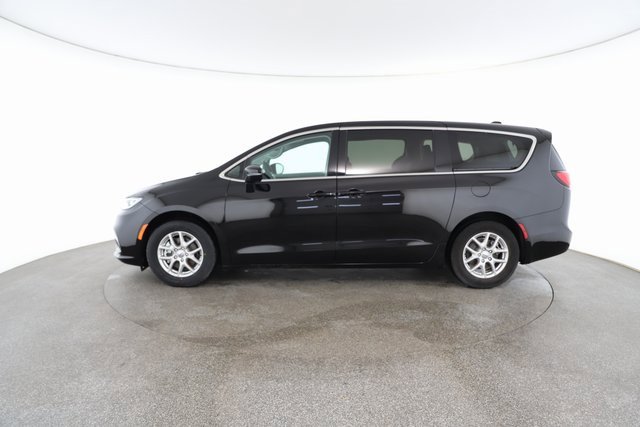 Used 2024 Chrysler Pacifica Touring-L image 6