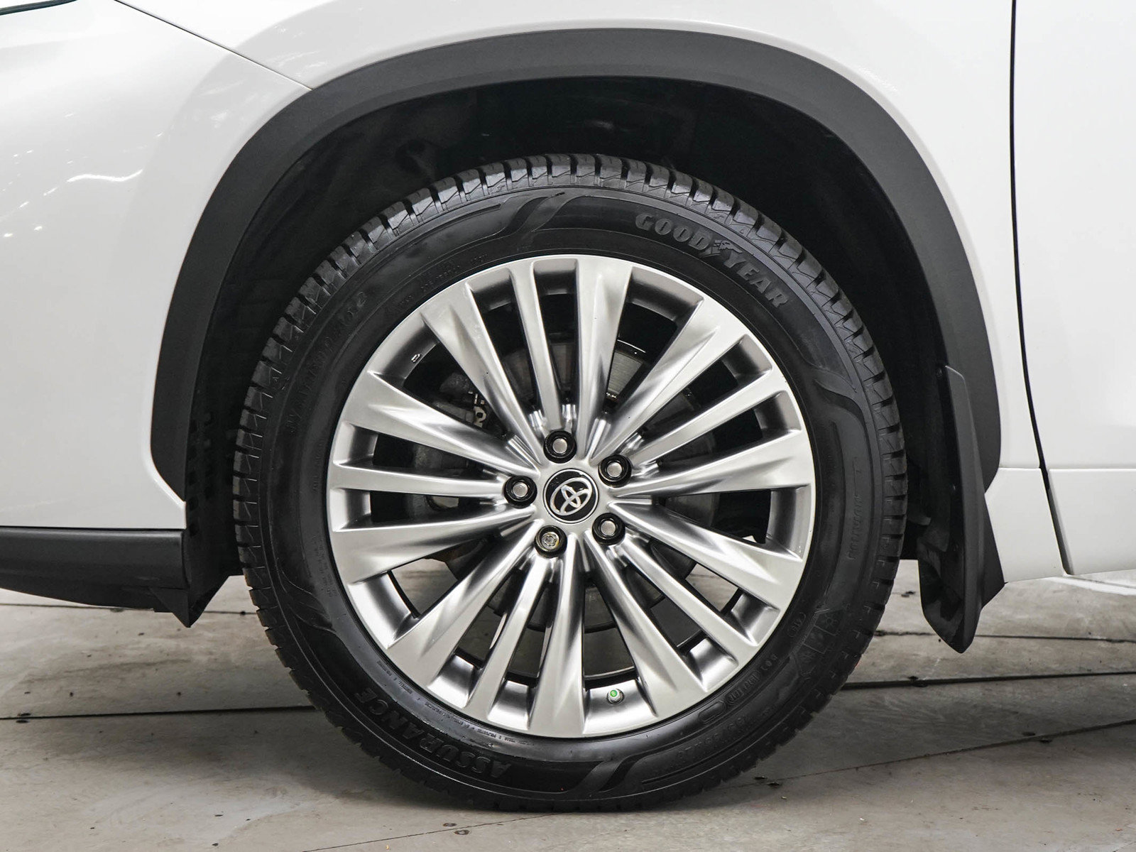Used 2024 Toyota Highlander Platinum AWD/4WD image 30