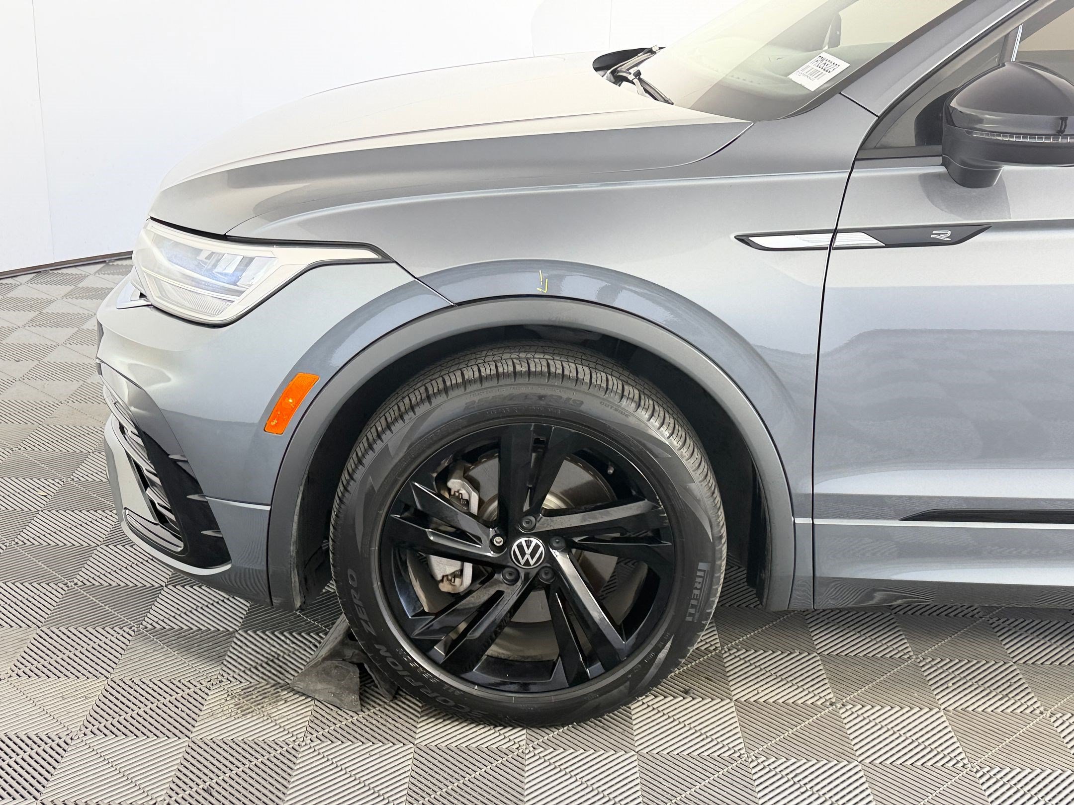 Used 2023 Volkswagen Tiguan SE R-Line FWD image 11