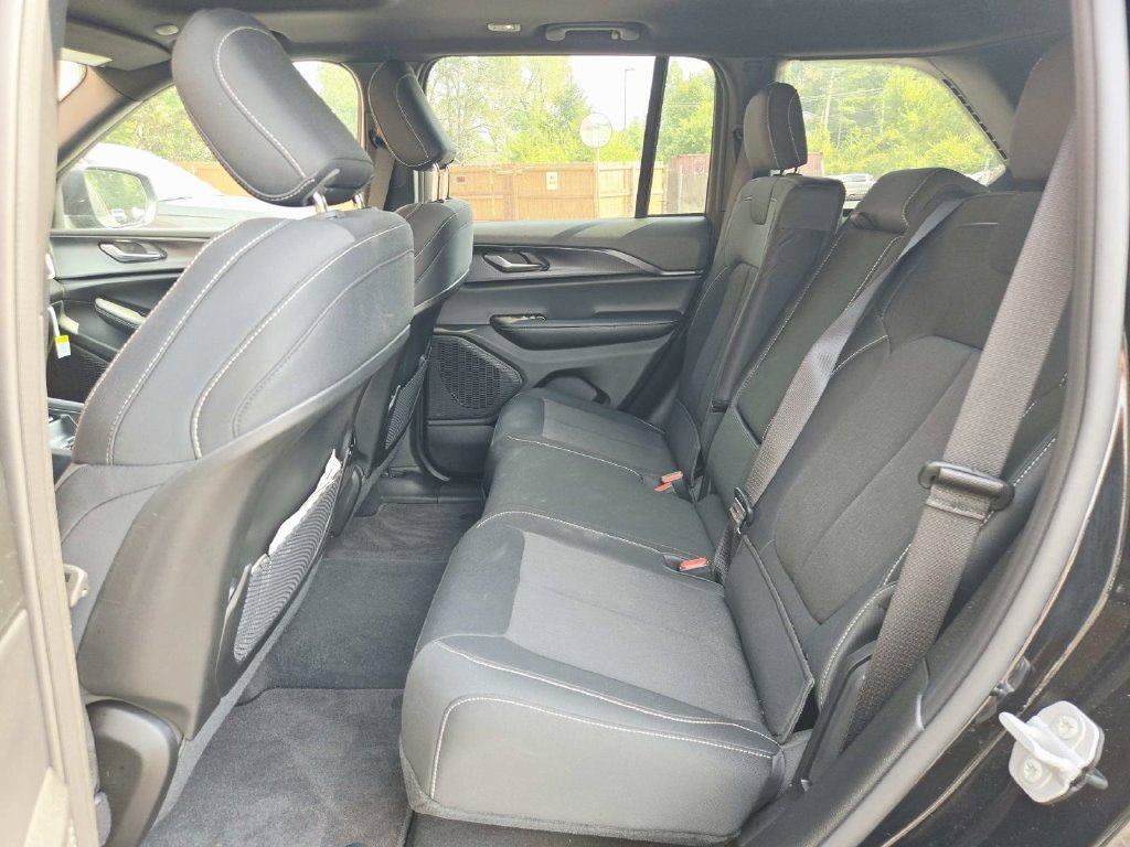 New 2025 Jeep Grand Cherokee Laredo X w/ Luxury Tech Group I AWD/4WD image 13