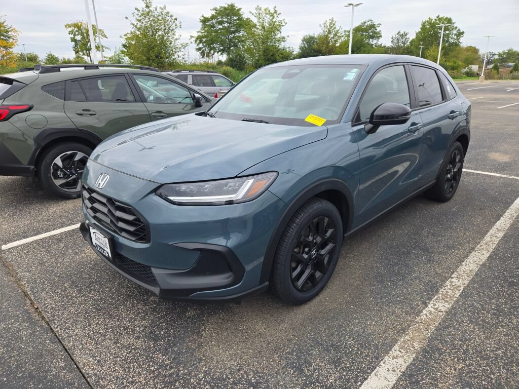 Used 2023 Honda HR-V Sport image 3
